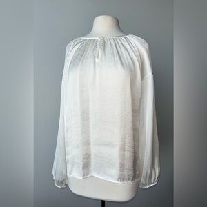 NWT Vince Camuto M Ivory Blouse keyhole round neck Long Sleeve silky Peasant Top